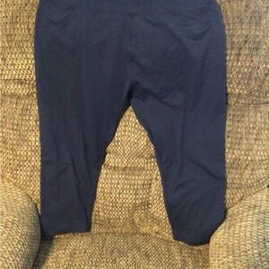 Women's Navy Capris